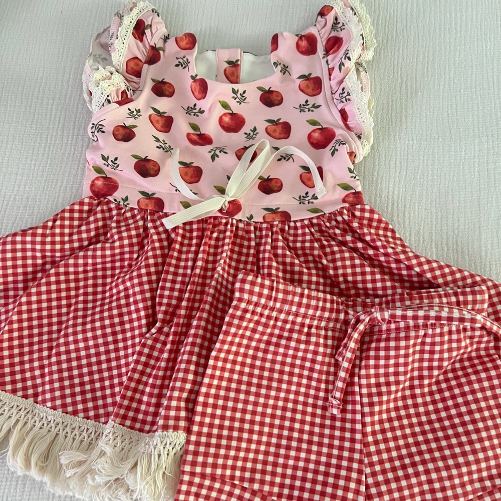 Love & Grow Apple 🍎 tunic with shorts